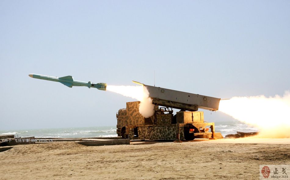 Lanzamiento del misil antibuque chino C-802.